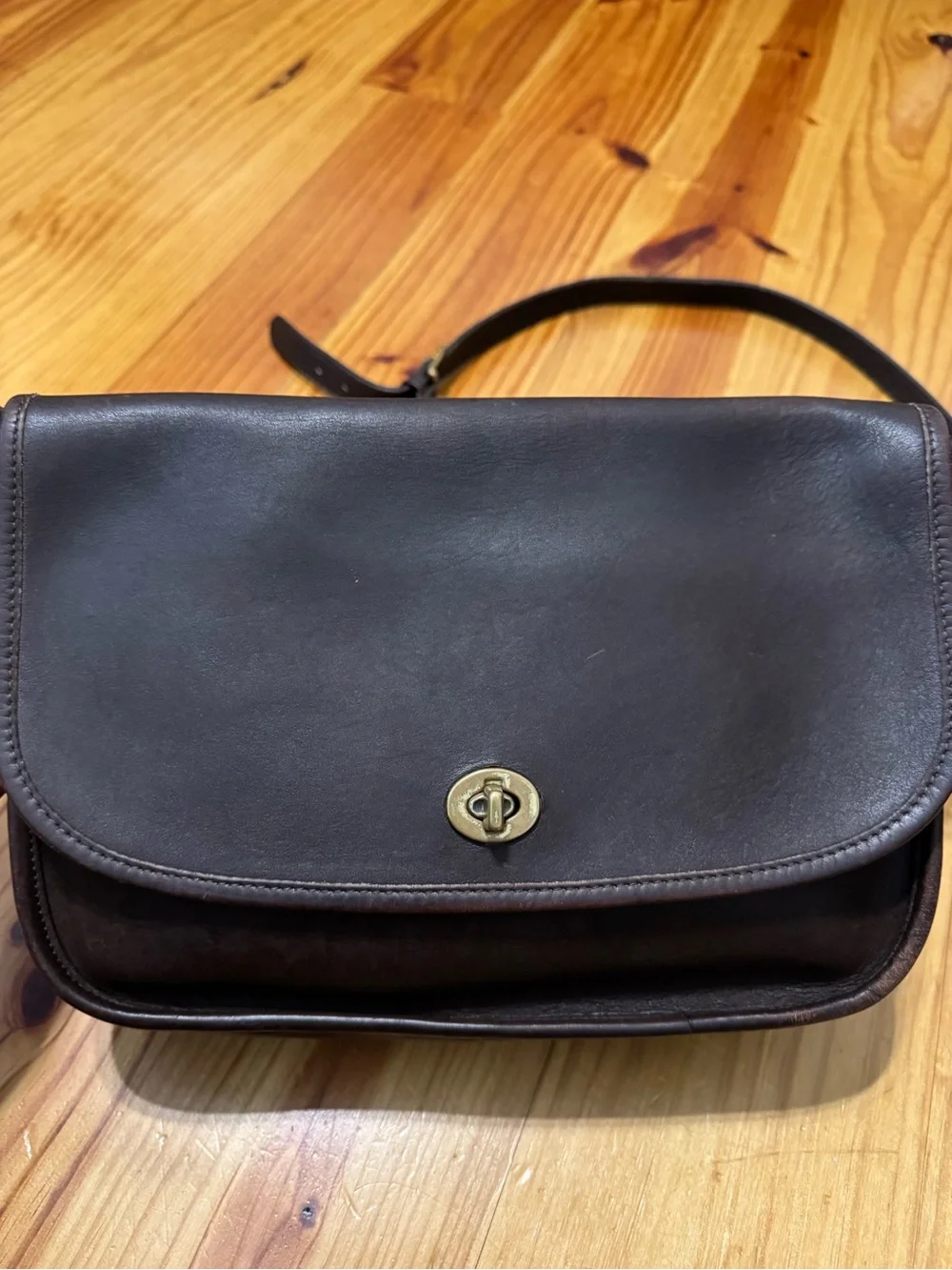 Vintage COACH City Bag 9790 Brown Leather Turnlock Crossbody w/ Charm